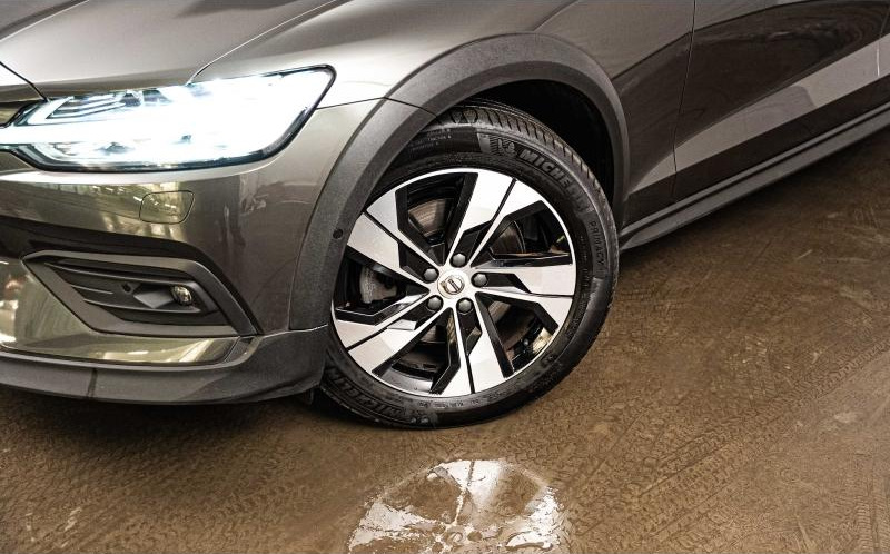 VOLVO V60 Cross Country