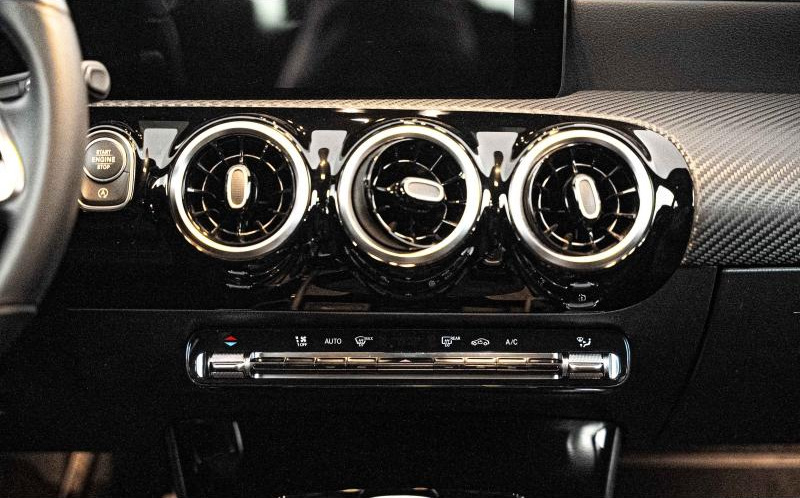 MERCEDES-BENZ CLA Shooting Brake