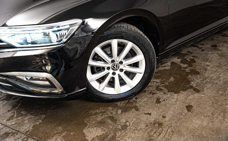 VOLKSWAGEN Passat SW