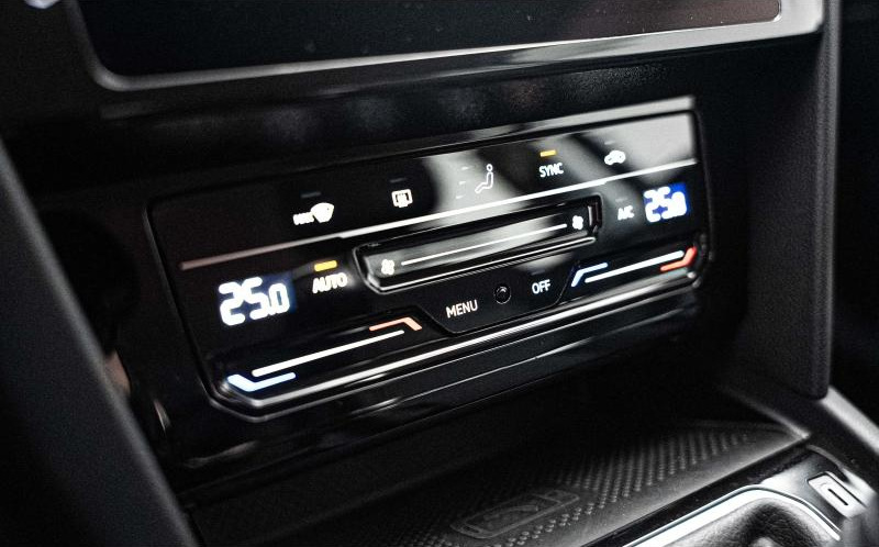 VOLKSWAGEN Passat SW