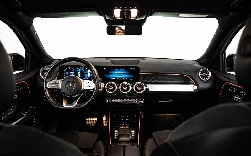 MERCEDES-BENZ GLB