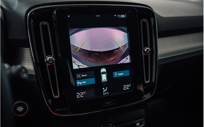 VOLVO XC40