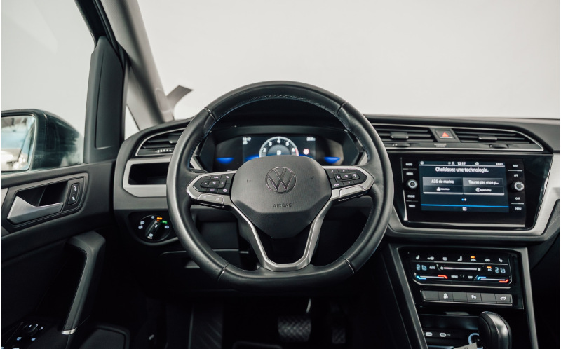 VOLKSWAGEN Touran