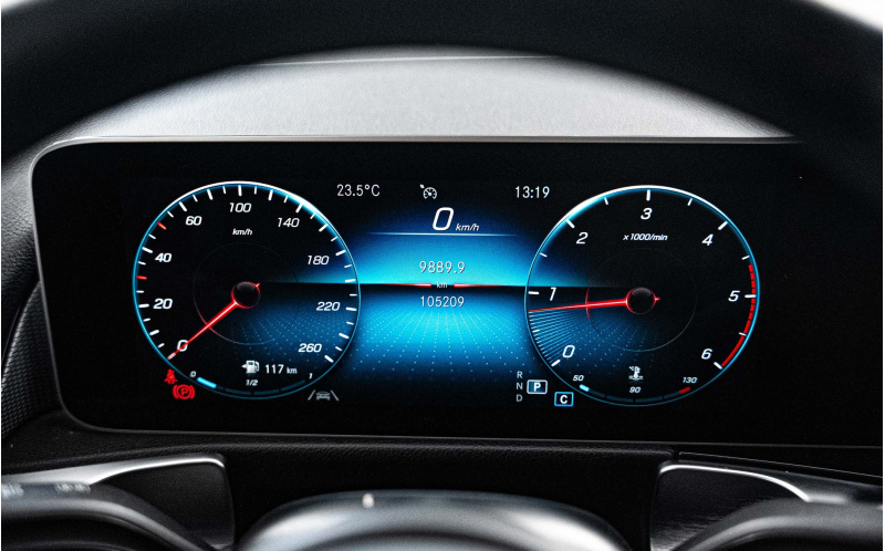 MERCEDES-BENZ GLB 180