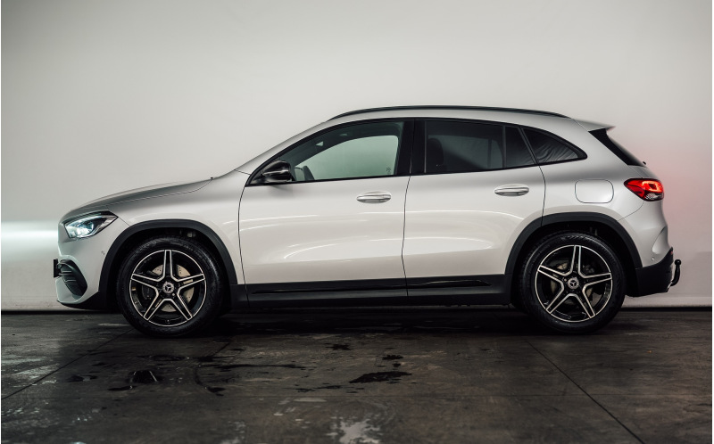MERCEDES-BENZ GLA 180