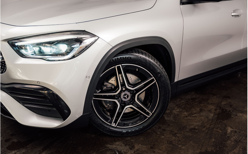 MERCEDES-BENZ GLA 180