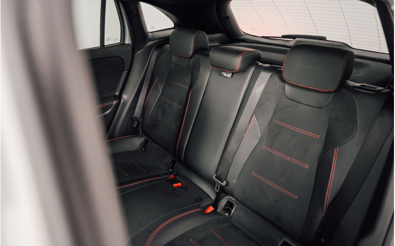 MERCEDES-BENZ GLA 180