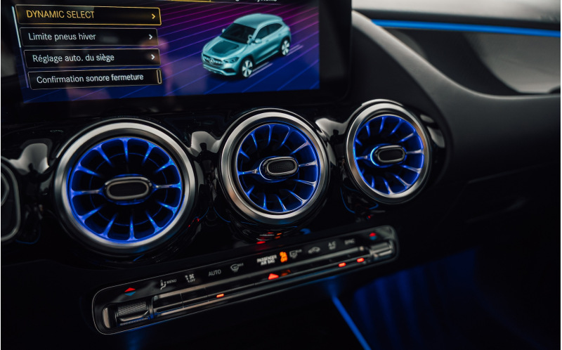 MERCEDES-BENZ GLA 180