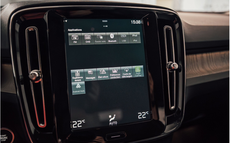 VOLVO XC40