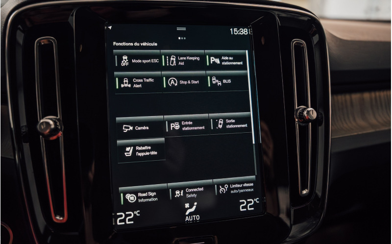 VOLVO XC40