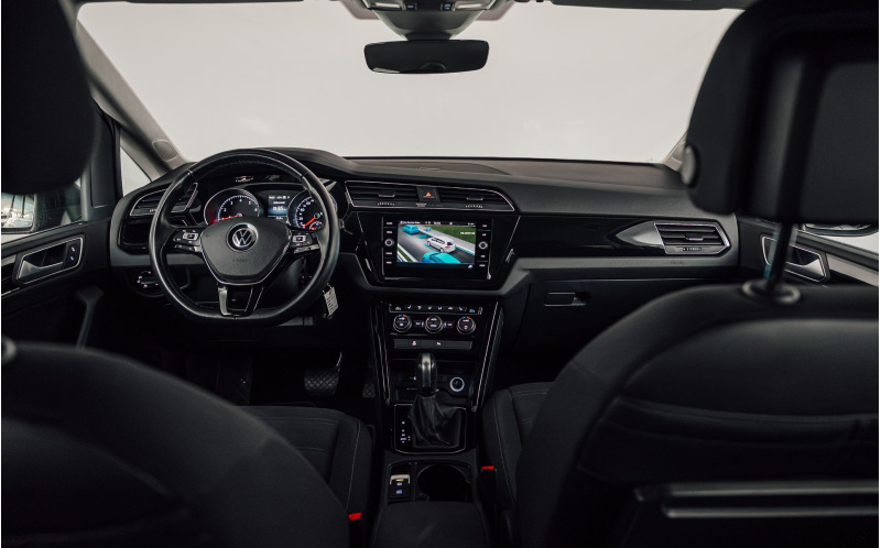 VOLKSWAGEN Touran