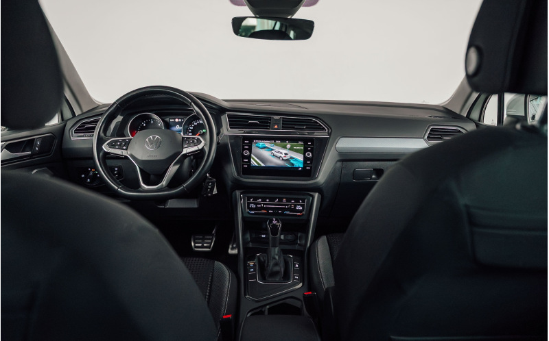 VOLKSWAGEN Tiguan