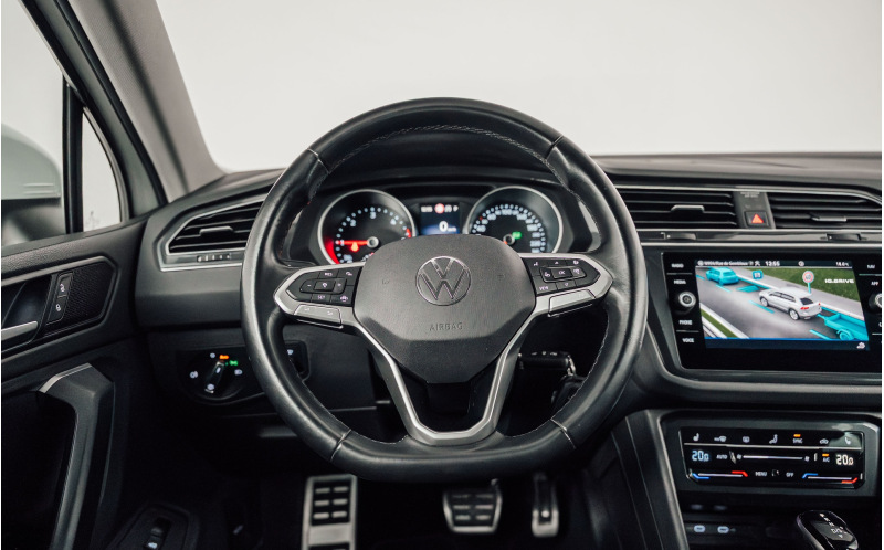 VOLKSWAGEN Tiguan
