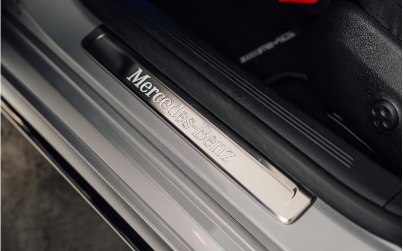 MERCEDES-BENZ E 200