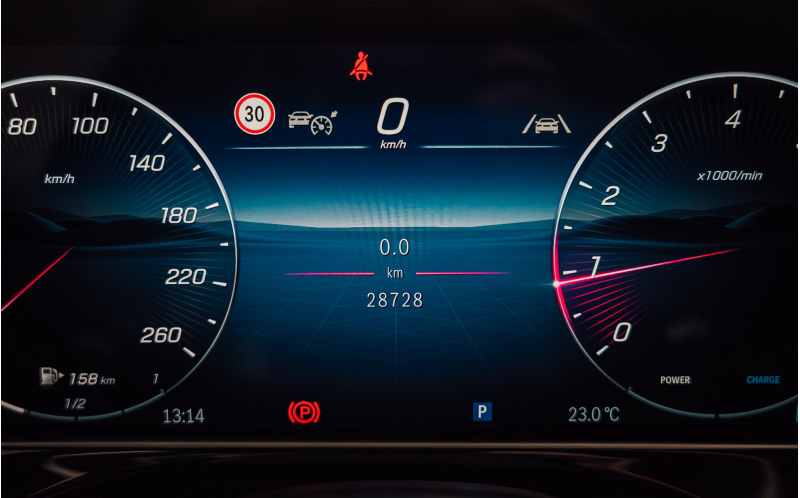 MERCEDES-BENZ E 200