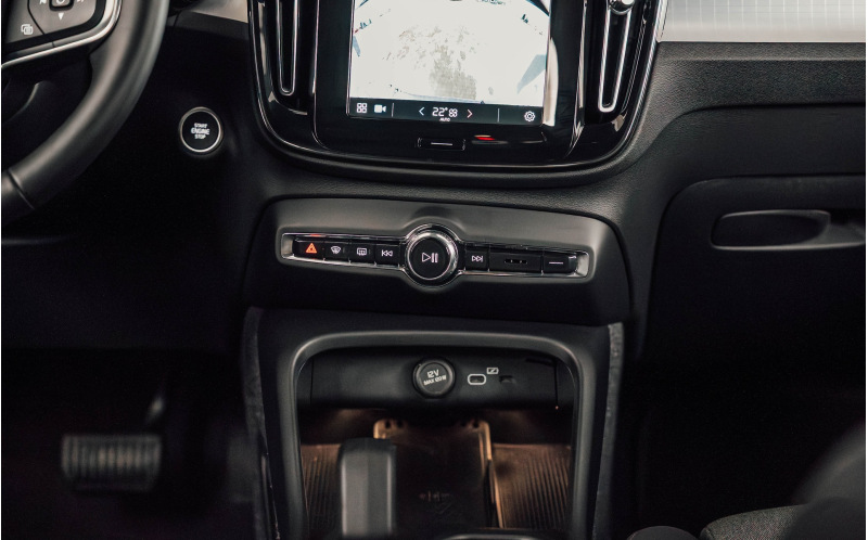 VOLVO XC40