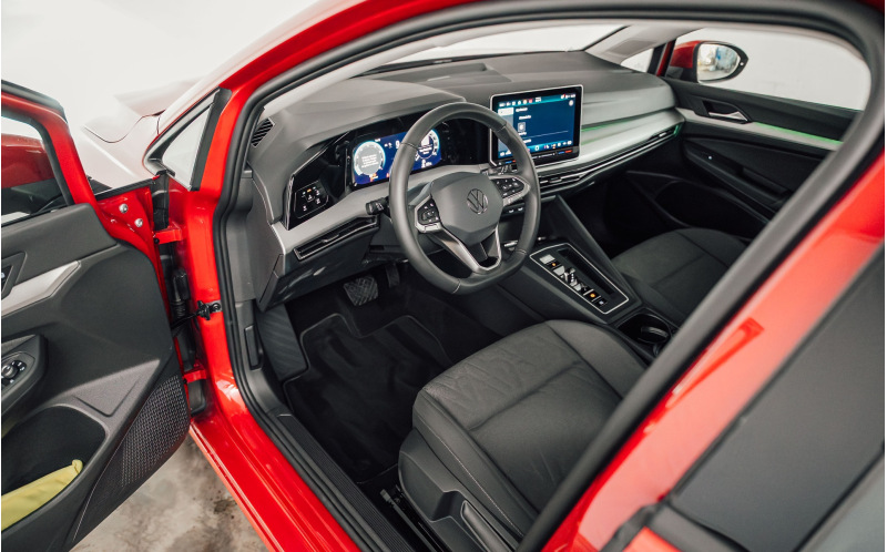 VOLKSWAGEN Golf