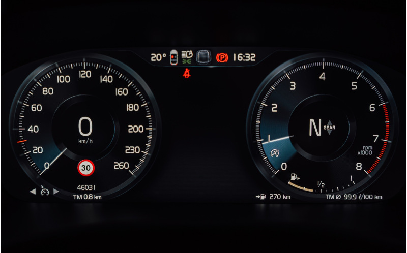 VOLVO XC40