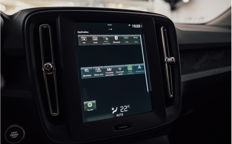 VOLVO XC40