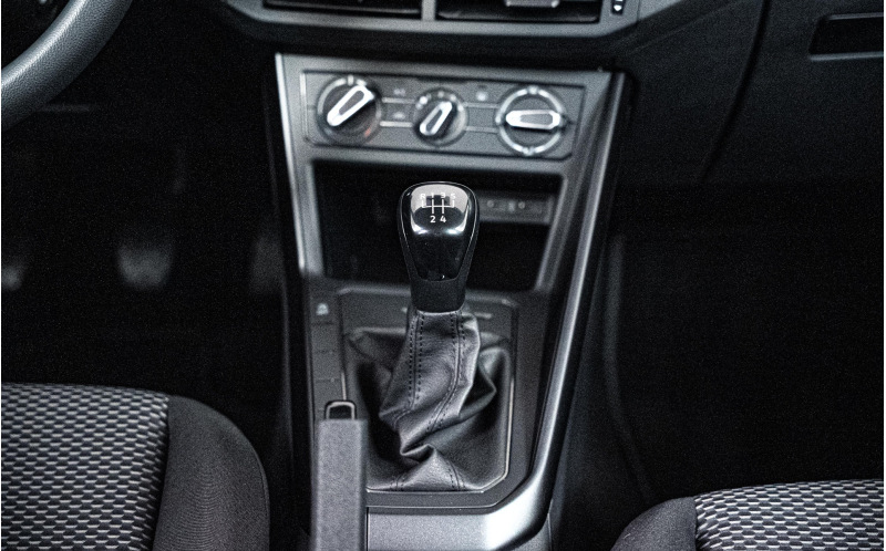 VOLKSWAGEN Polo