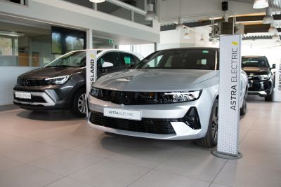 Voiture d'occasion dans une concession bénéficiant d'une garantie.